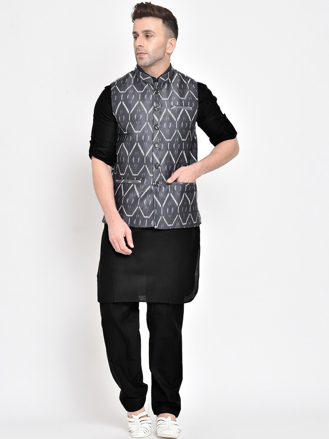 

Hangup Men Grey Kurta with Pyjamas & With Nehru Jacket