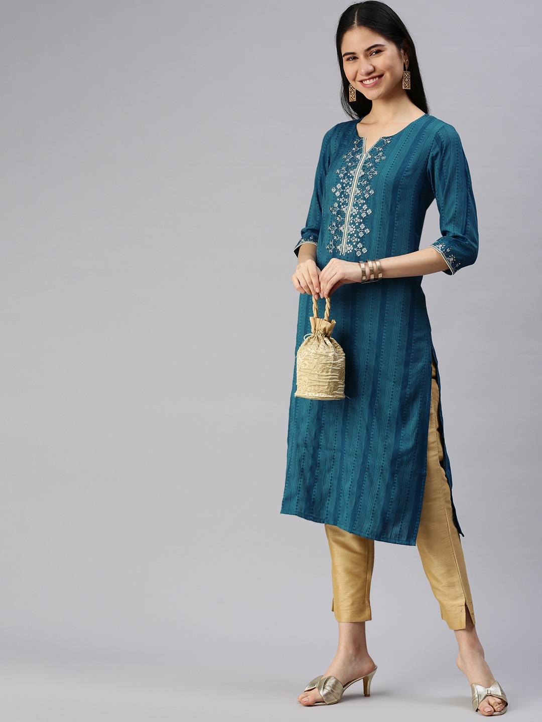 

ETIQUETTE Women Blue Striped Thread Work Kurta