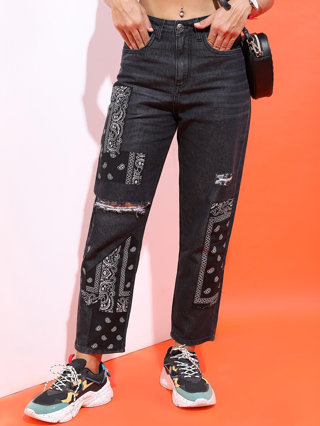 

Tokyo Talkies Women Black Wide Leg Mildly Distressed Cotton Stretchable Jeans