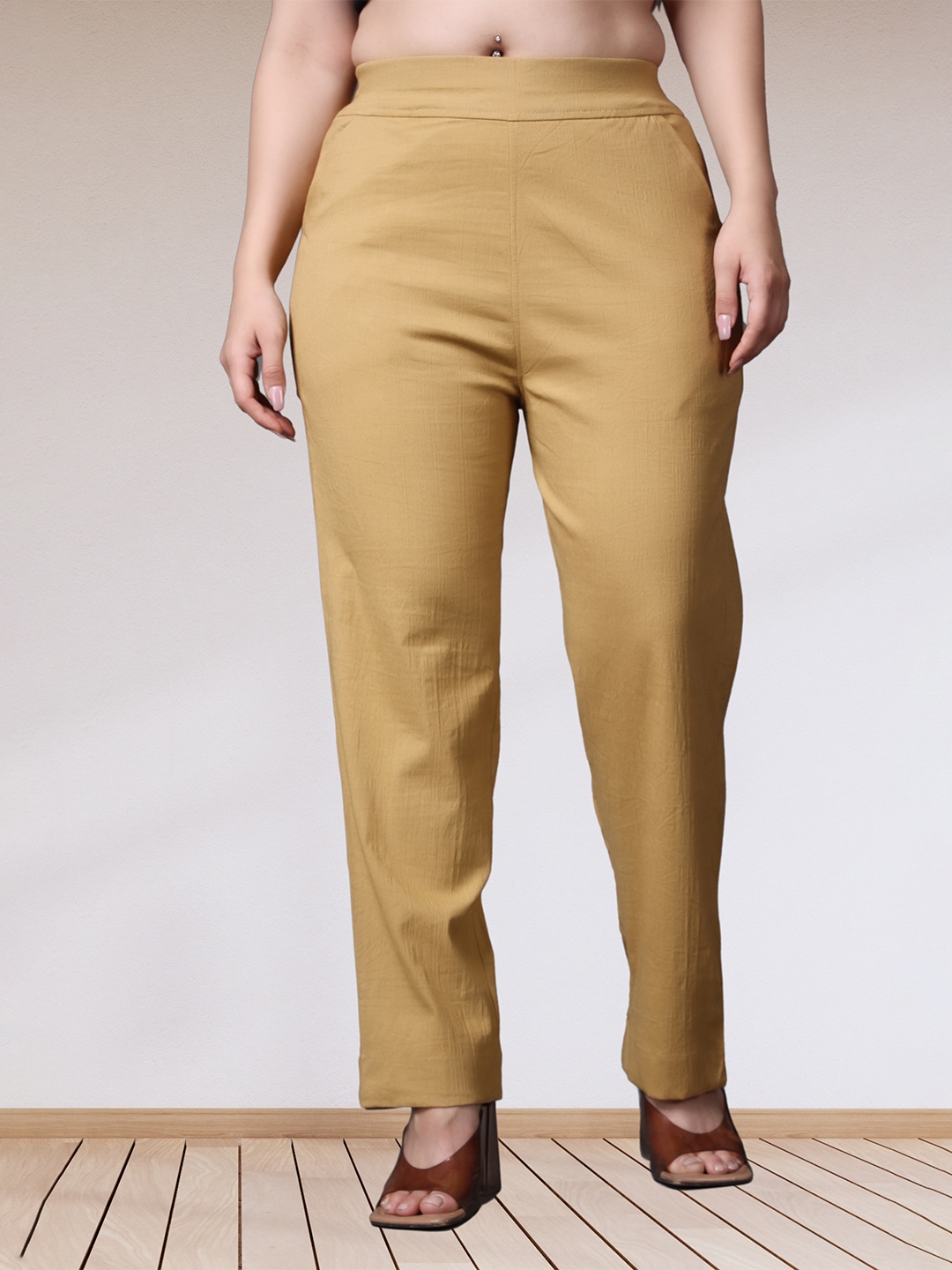 

APELLA Women Plus Size Cream-Coloured Solid Cigarette Trouser