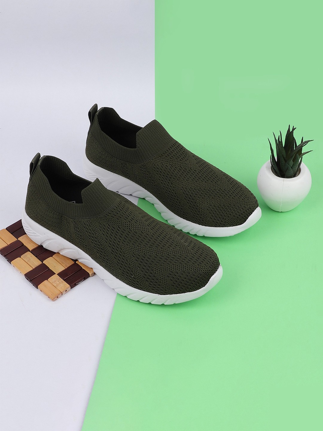 

TPENT Women Olive Green Mesh Running Non-Marking Shoes