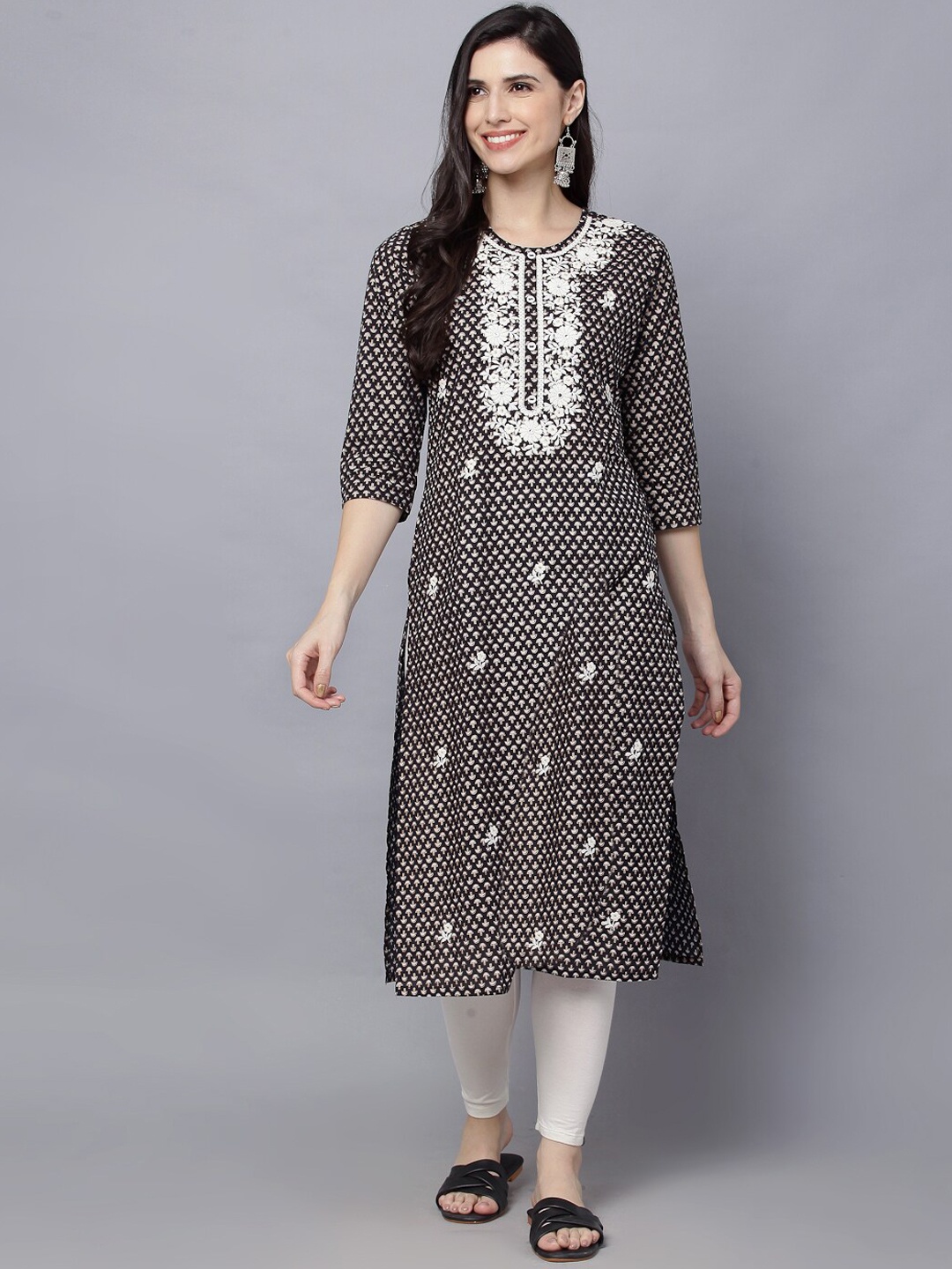 

HERE&NOW Women Geometric Yoke Design Thread Work Kurta, Black