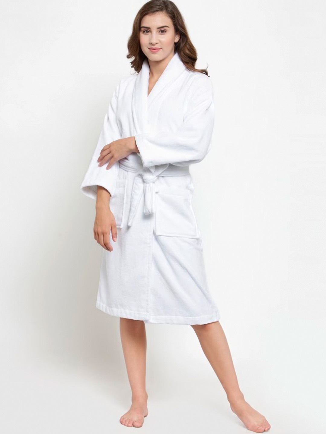 

AVI Living Solid 300 GSM Bath Robe, White
