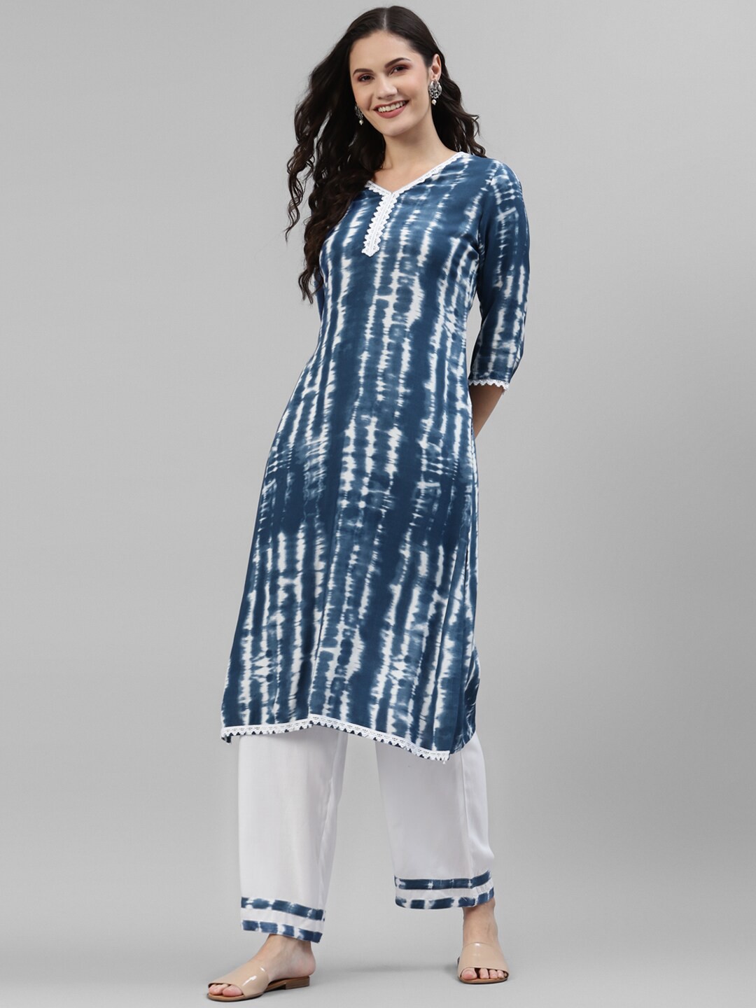 

DEEBACO Women Dyed Kurta with Trouser, Blue