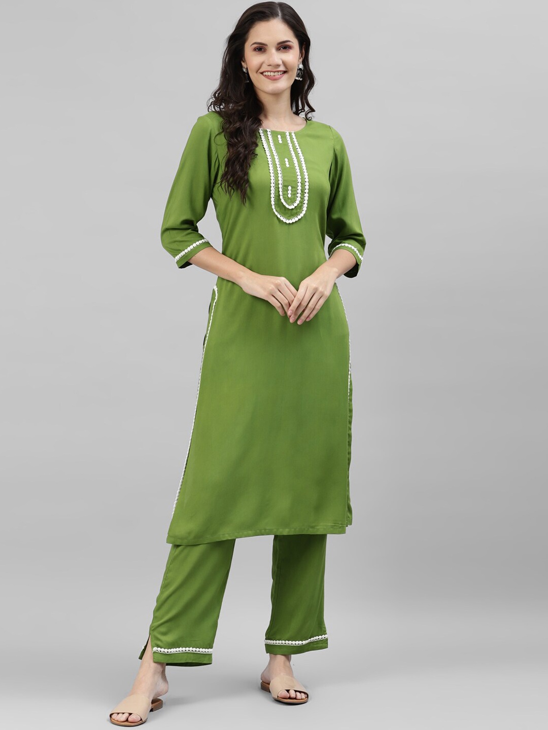 

DEEBACO Women Solid Round Neck Viscose Rayon Kurta with Trouser, Green