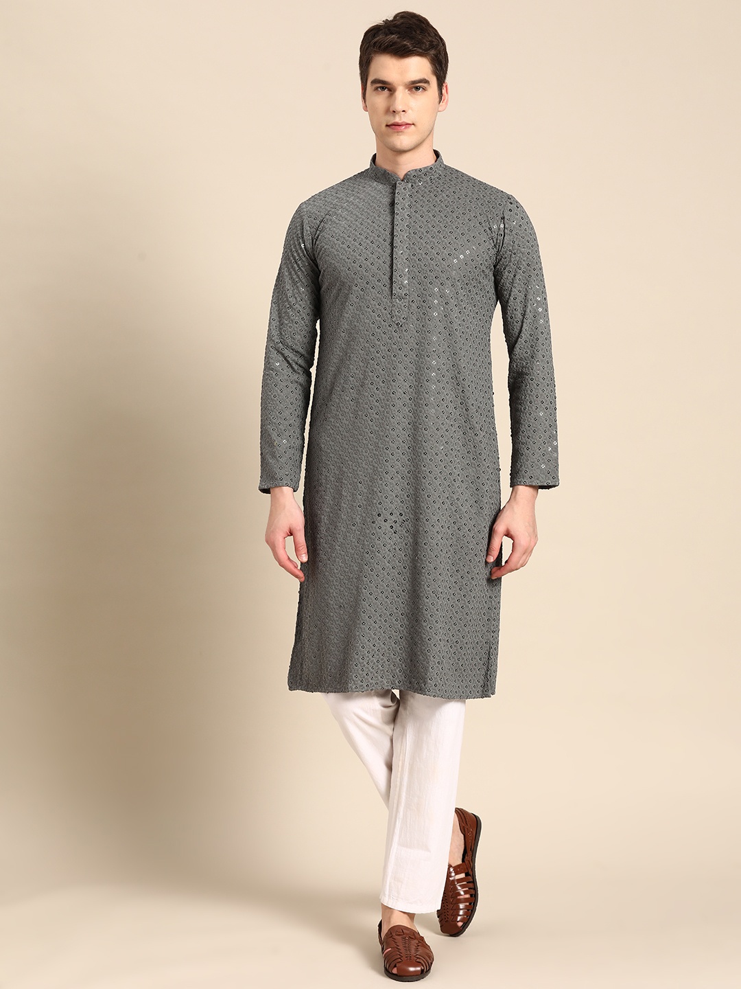 

RAJUBHAI HARGOVINDAS Men Grey Floral Chikankari Kurta