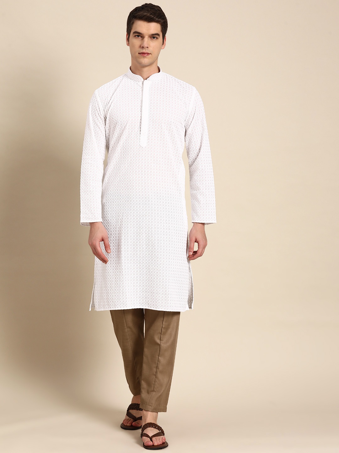 

RAJUBHAI HARGOVINDAS Men White Ethnic Motifs Embroidered Chikankari Kurta