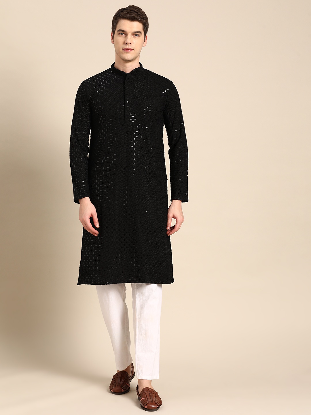 

RAJUBHAI HARGOVINDAS Men Embellished Chikankari Cotton Kurta, Black