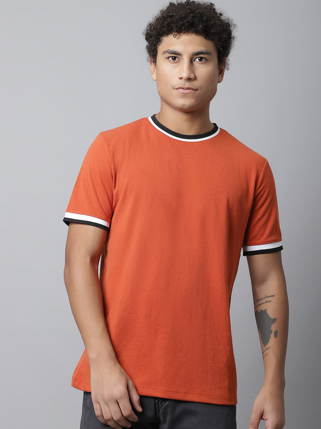

DOOR74 Men Orange Solid T-shirt