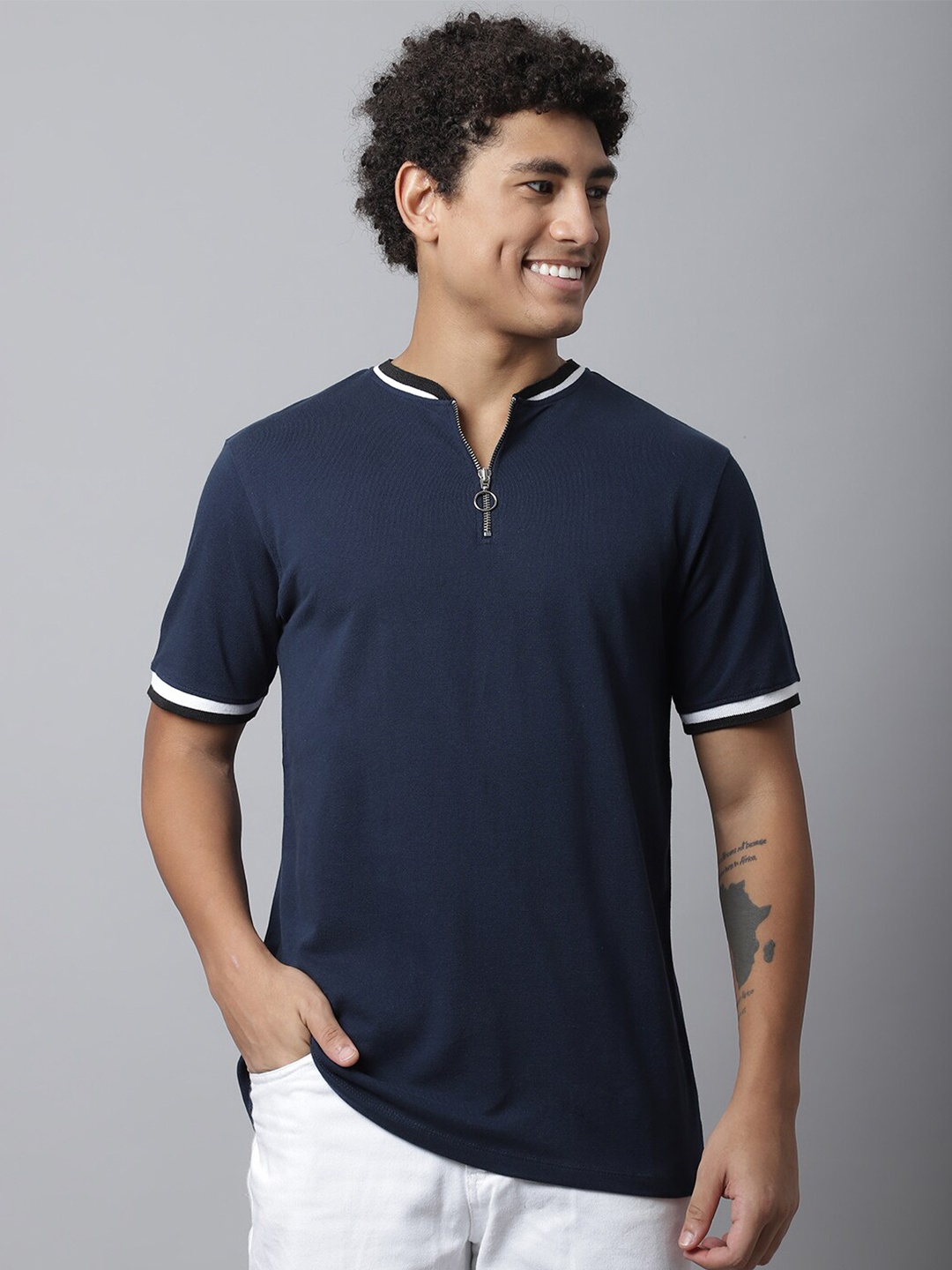 

DOOR74 Men Navy Blue Mandarin Collar T-shirt