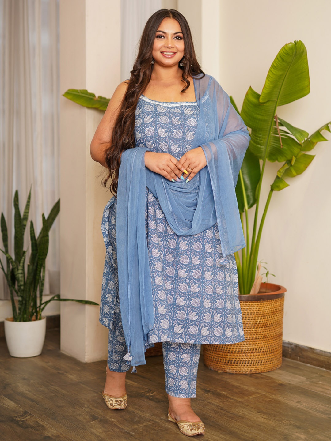 

NANGALIA RUCHIRA Women Floral Printed Pure Cotton Kurta with Trousers & Dupatta, Blue