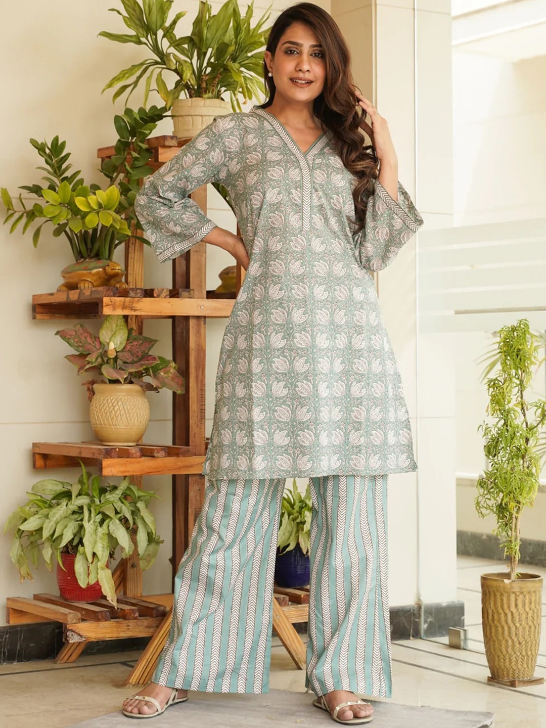 Nangalia Ruchira Women Floral Printed Pure Cotton Kurta with Palazzos, Green