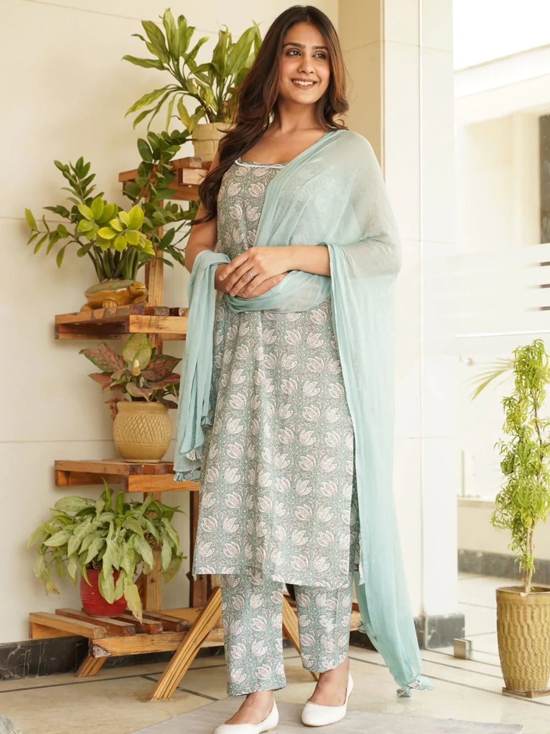 

Nangalia Ruchira Women Floral Printed Pure Cotton Kurta with Trousers & With Dupatta, Green