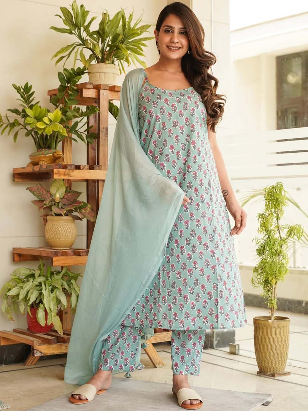

Nangalia Ruchira Women Floral Printed Pure Cotton Kurta with Trousers & With Dupatta, Blue