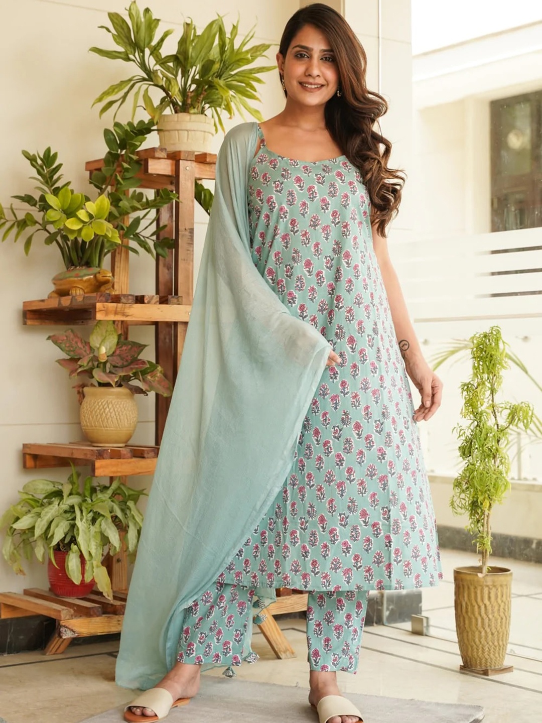 

NANGALIA RUCHIRA Women Blue Floral Printed Pure Cotton Kurta with Trousers & With Dupatta