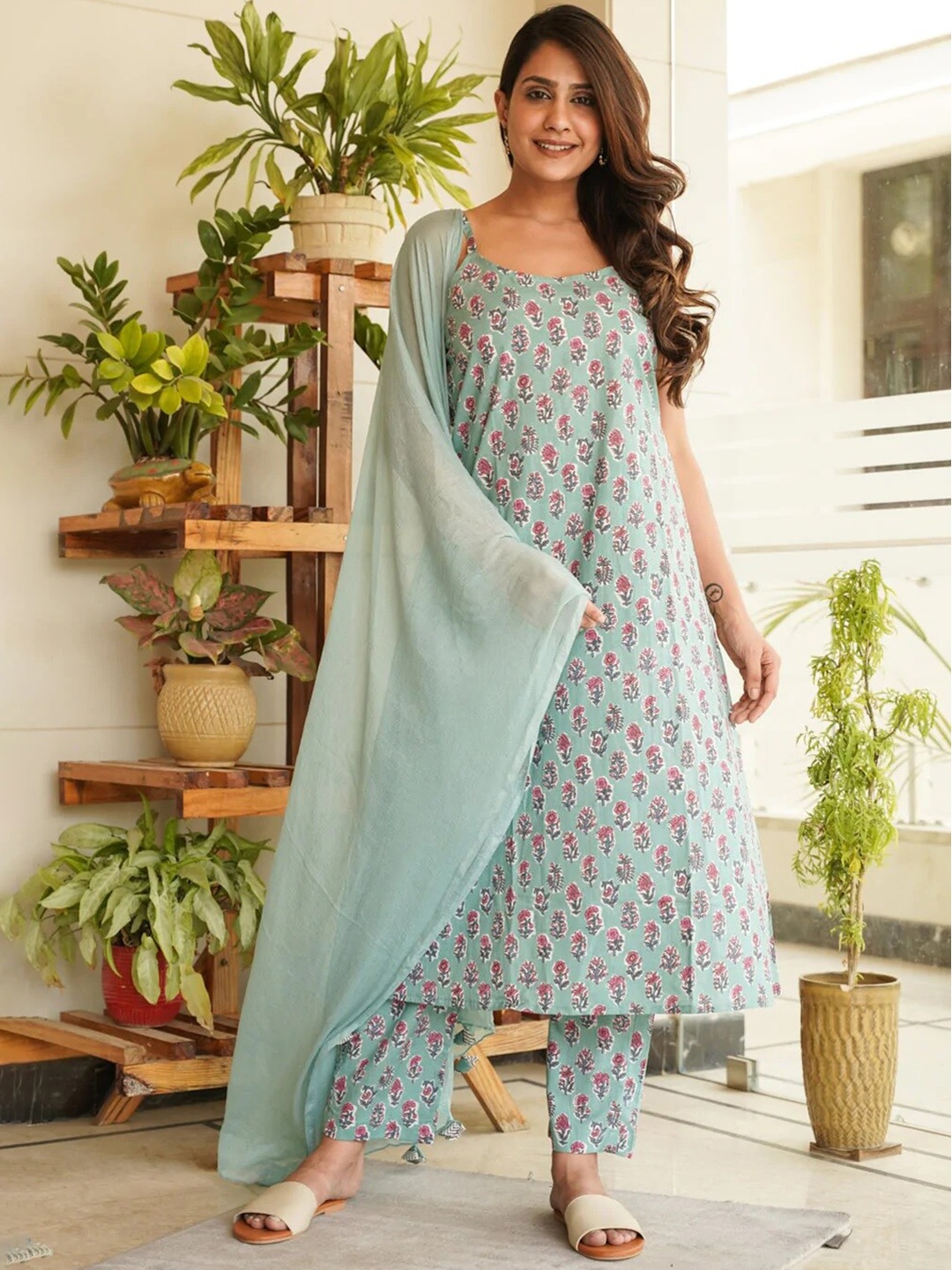 

NANGALIA RUCHIRA Floral Printed Regular Pure Cotton Kurta With Trousers & Dupatta, Blue