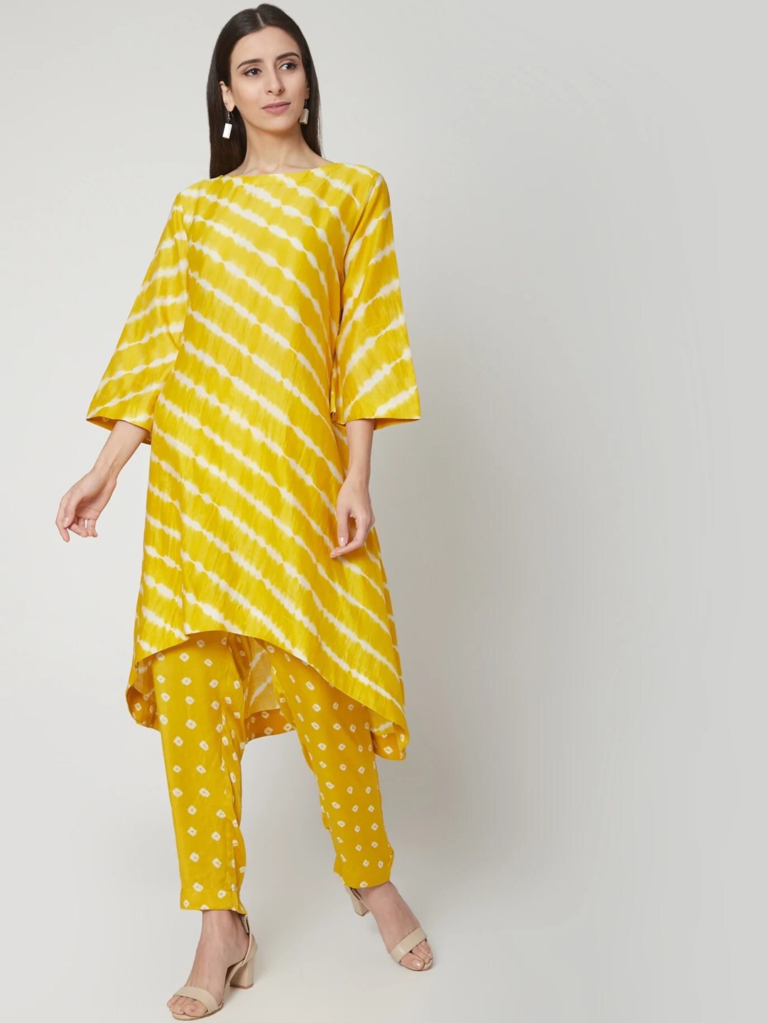 

NANGALIA RUCHIRA Women Yellow Striped Pure Cotton Kurta with Trousers