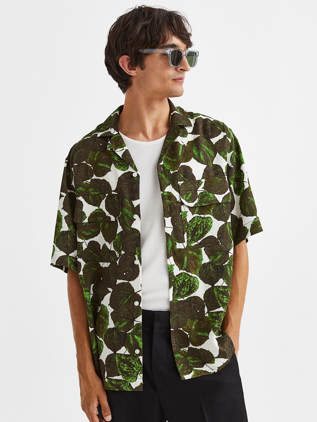 

H&M Men Relaxed Fit Lyocell Resort Shirt, Green