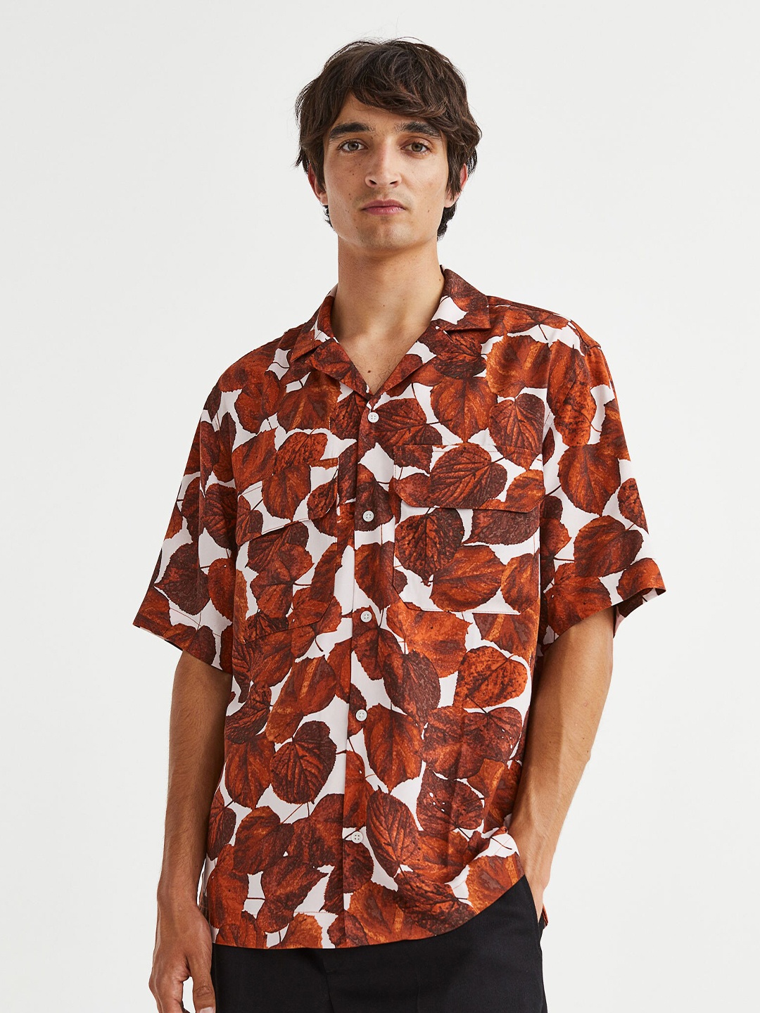 

H&M Men Relaxed Fit Lyocell Resort Shirt, Red