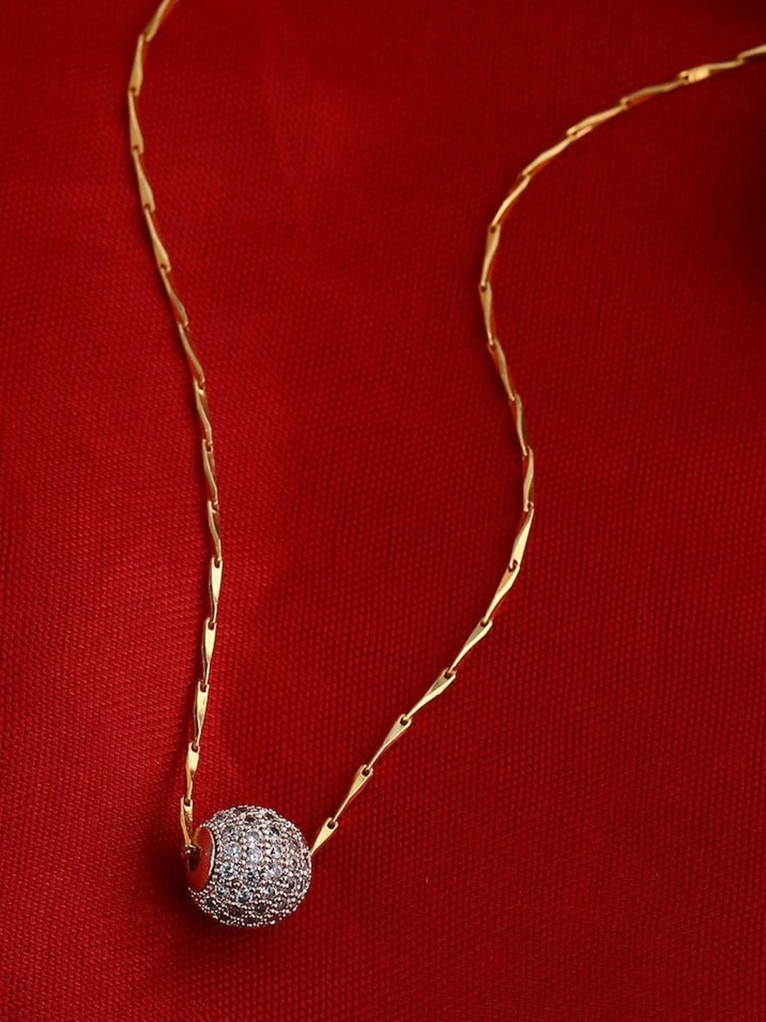 

LAFORWORD Gold-Toned & White Brass Gold-Plated Chain