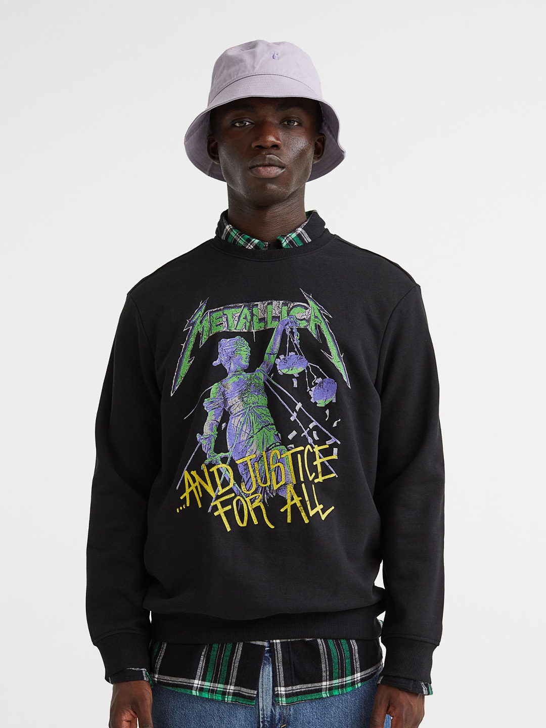 

H&M Men Black Regular Fit Printed sweatshirt