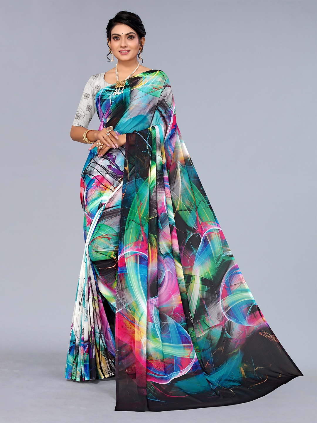 

Fashion FRICKS Black & Green Pure Georgette Saree