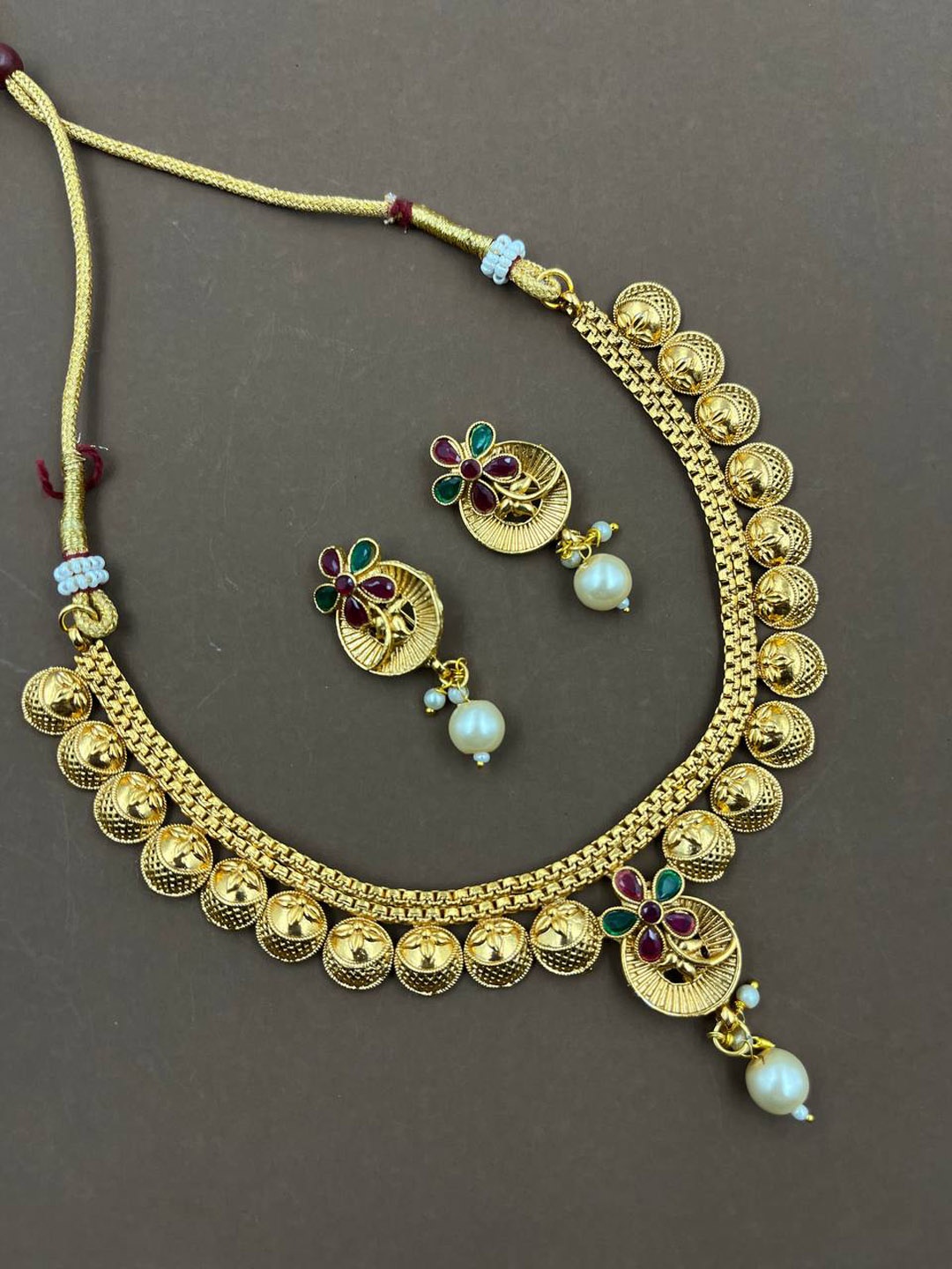 

LAFORWORD Gold-Plated Stone-Studded & Beaded Jewellery Set, Red