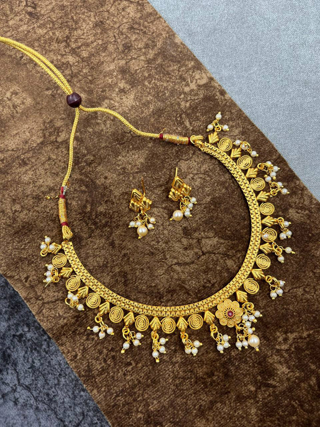 

LAFORWORD Gold-Plated Stone-Studded & Beaded Jewellery Set, White