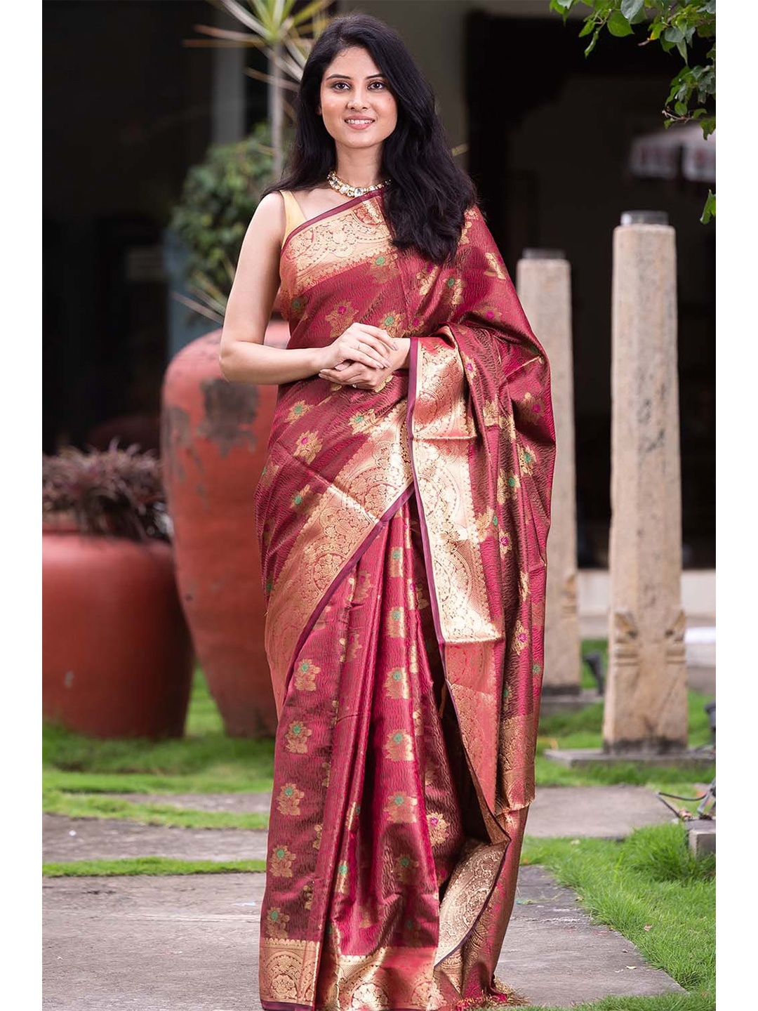 

KARAGIRI Maroon & Green Woven Design Zari Organza Banarasi Saree