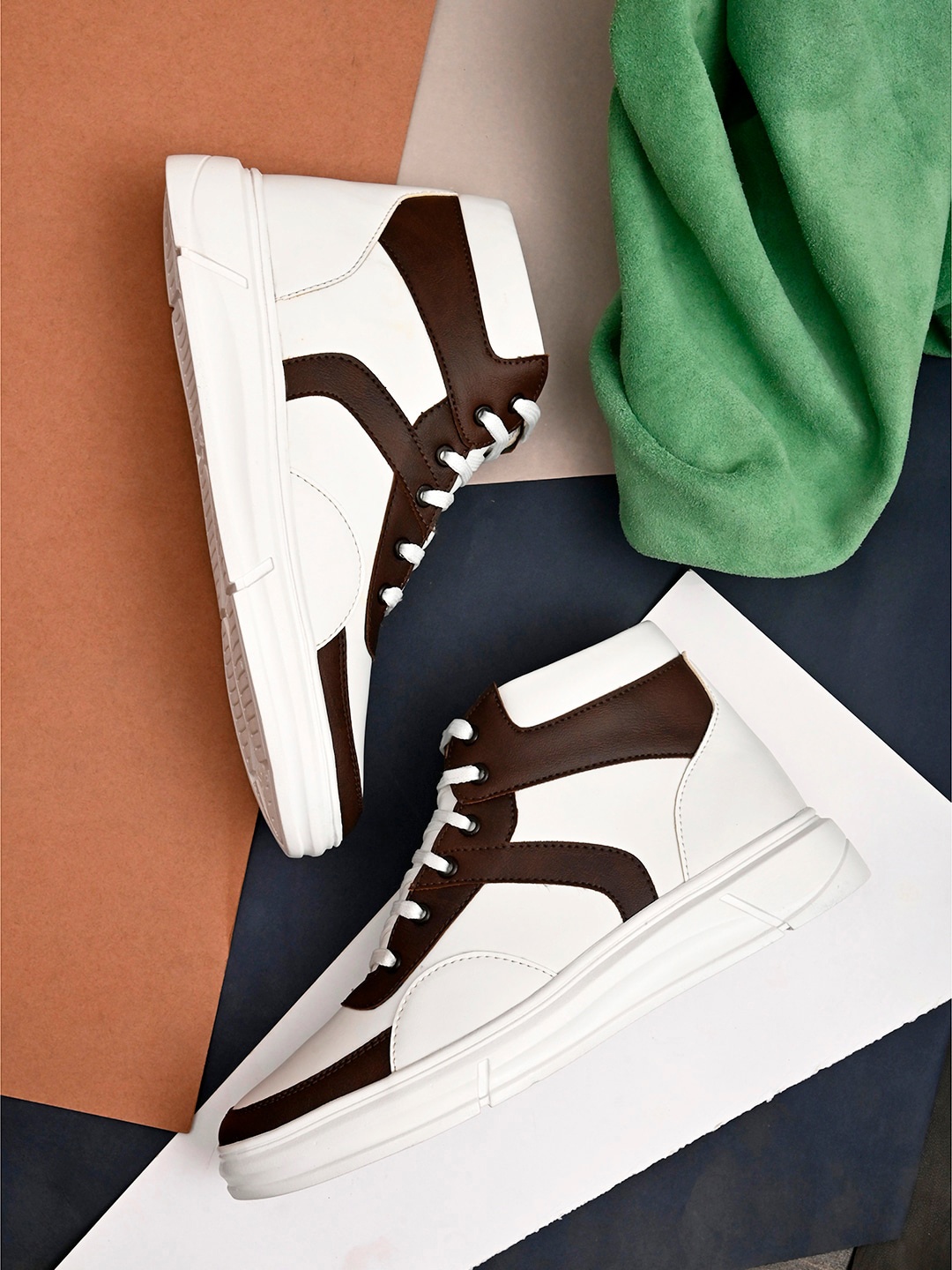 

Roadster Men PU Sneakers, Brown