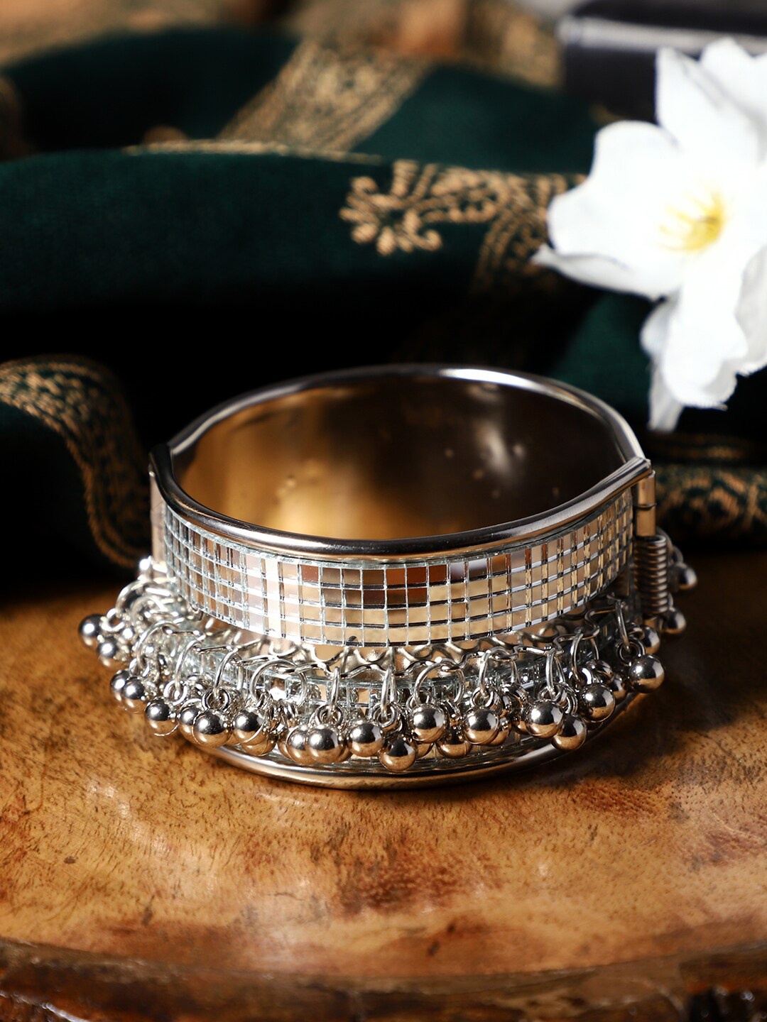 

VENI Silver German Sliver Oxidised Sliver-Plated Mirror & Gungaroo design Bangle