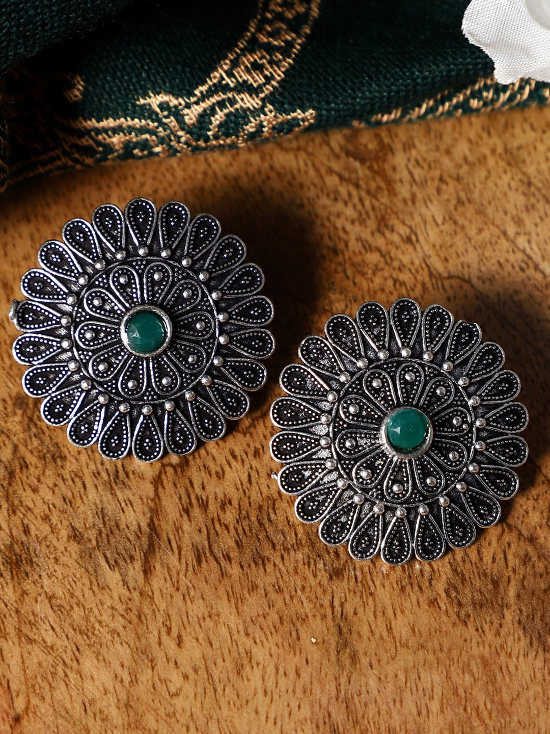 

VENI Contemporary Studs Earrings, Silver