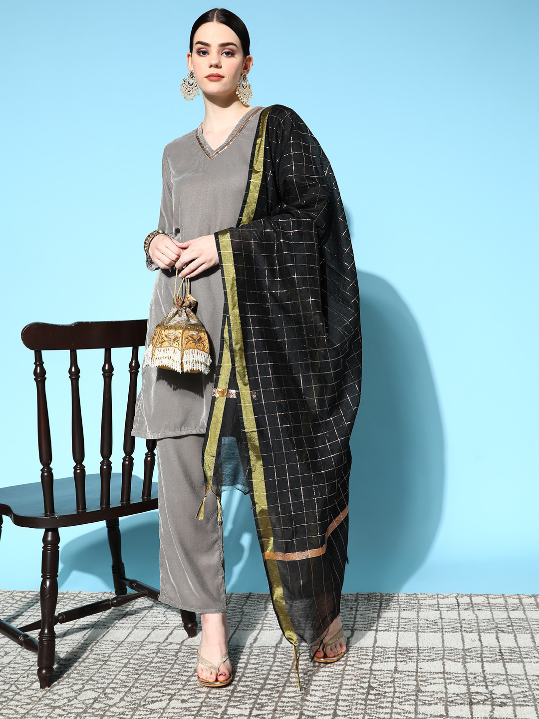 

InWeave Women Solid Velvet Velvet Kurta Set, Grey