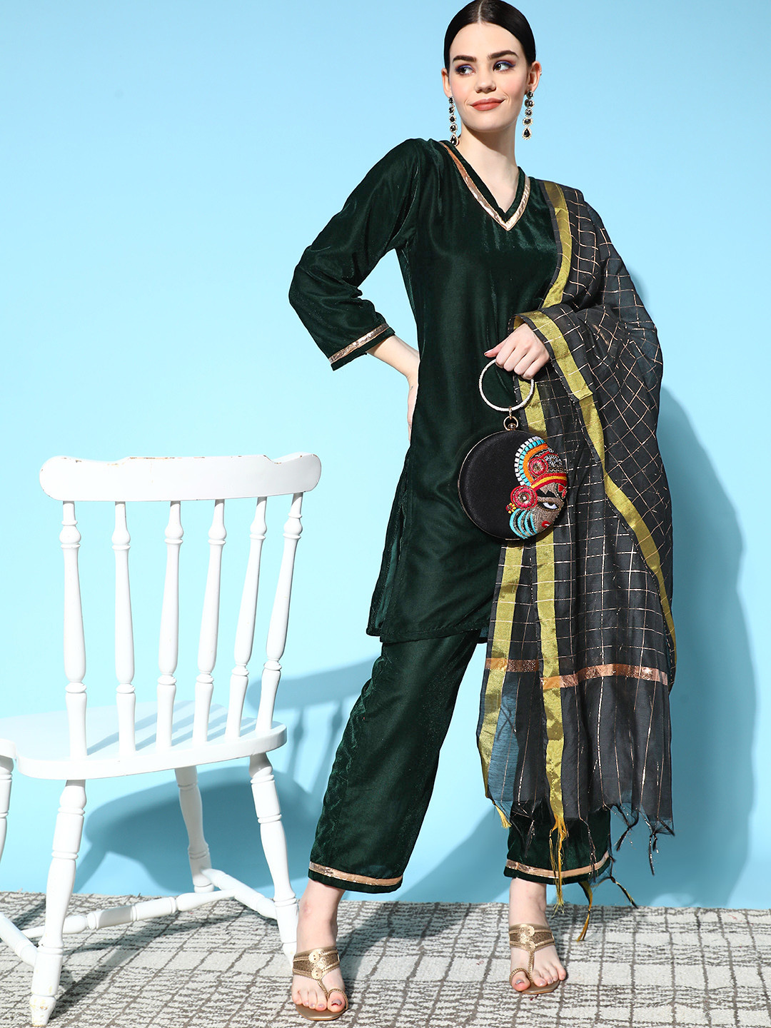 

InWeave Women Solid Velvet Velvet Kurta Set, Green
