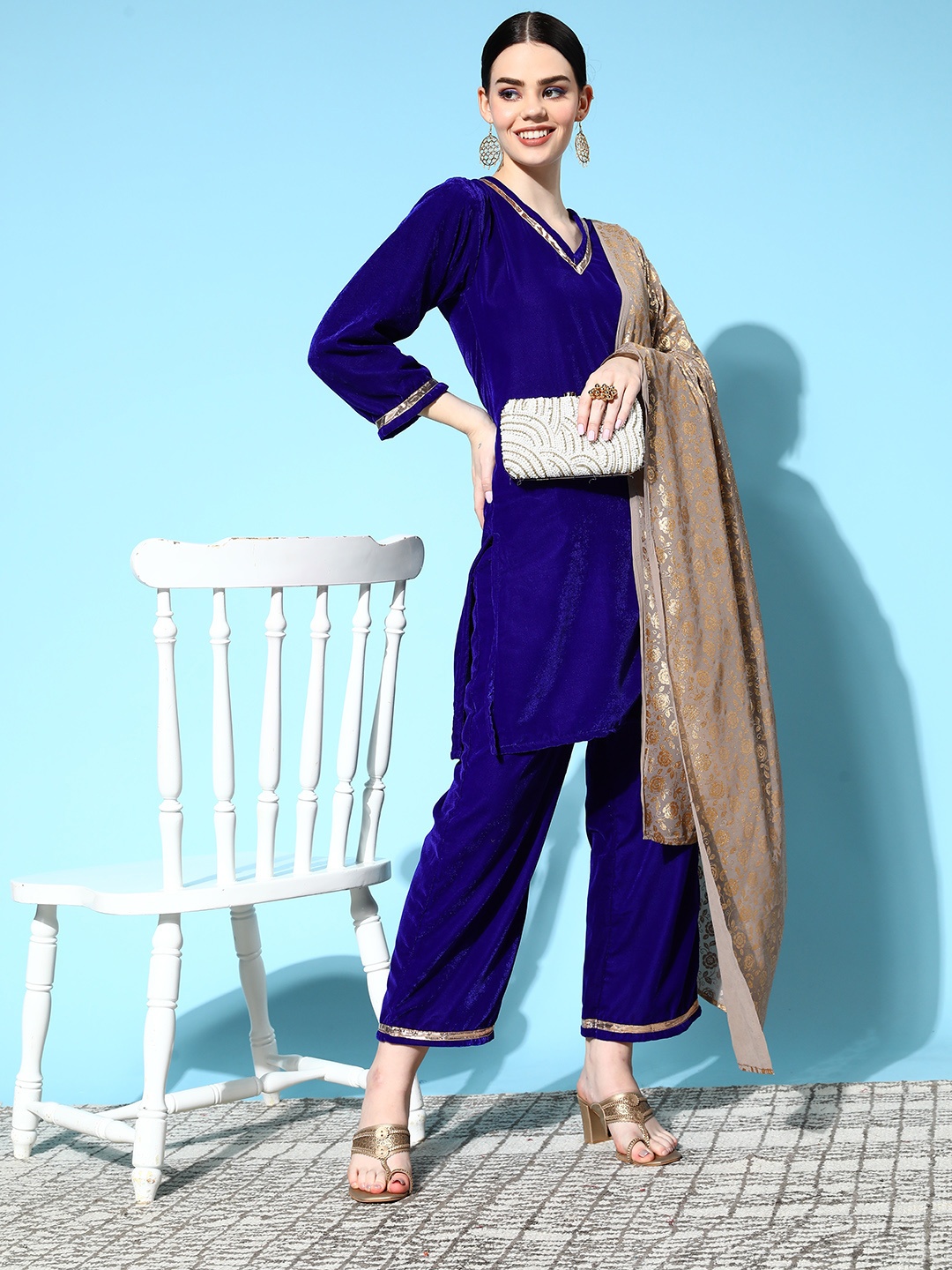 

InWeave Women Solid Velvet Velvet Kurta Set, Blue