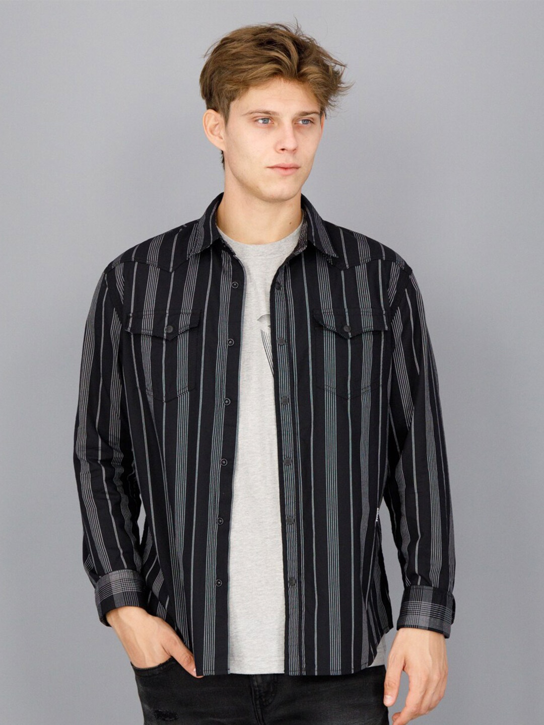 

FREESOUL Men Black Slim Fit Striped Casual Shirt