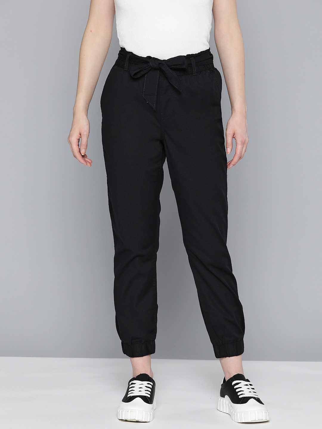 

Levis Women Joggers With Tie-Up Belt, Black