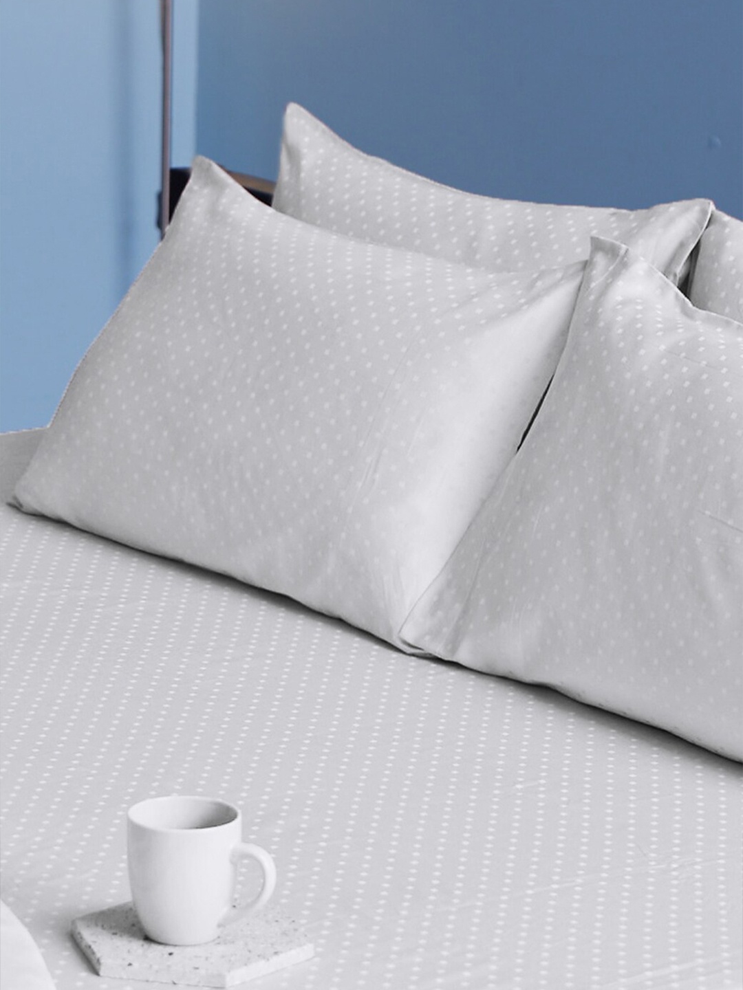 

BLUE DAHLIA Printed 300 TC Queen Cotton Fitted Bedsheet with 2 Pillow Covers, White
