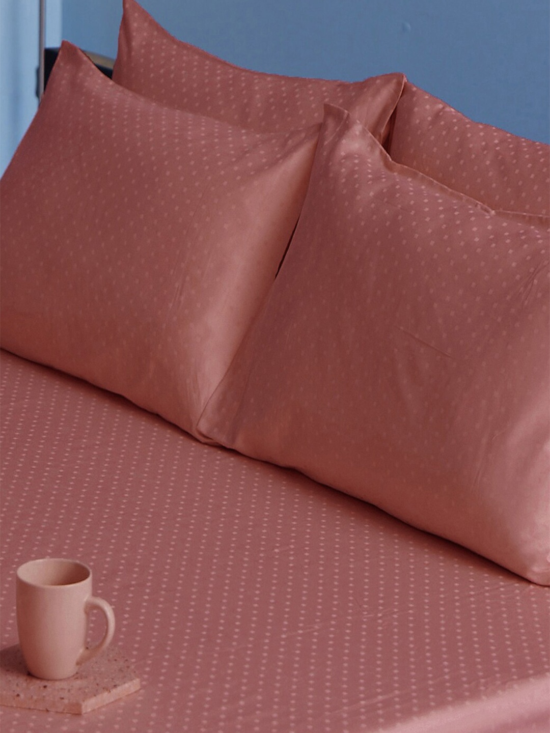

BLUE DAHLIA 300 TC King Bedsheet with 2 Pillow Covers, Maroon