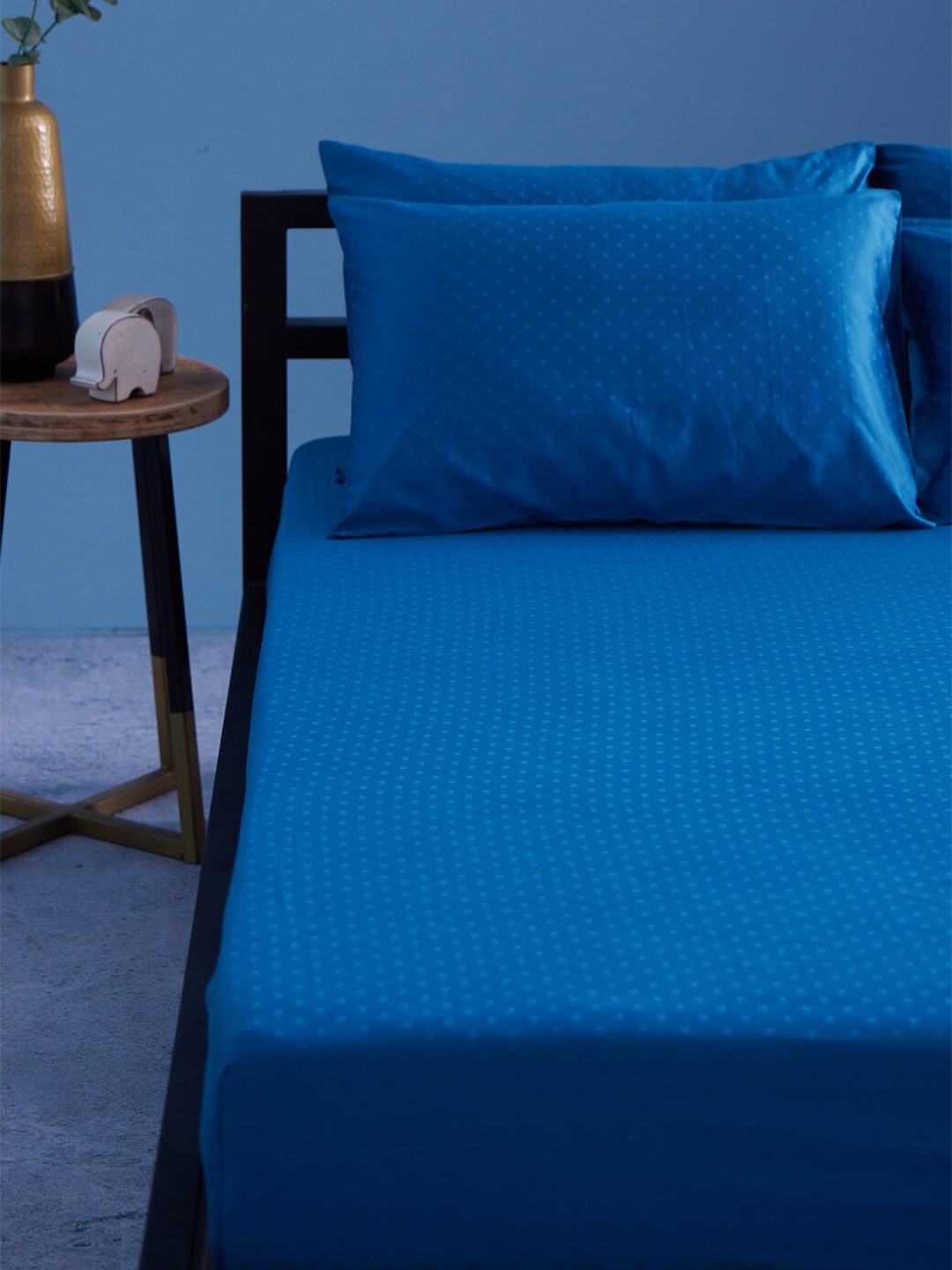 

BLUE DAHLIA Blue Graphic King Bedsheet with 2 Pillow Cotton Covers