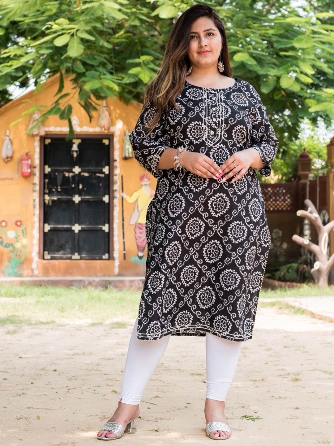 

Swasti Women Plus Size Bandhani Printed Gotta Patti Kurta, Black