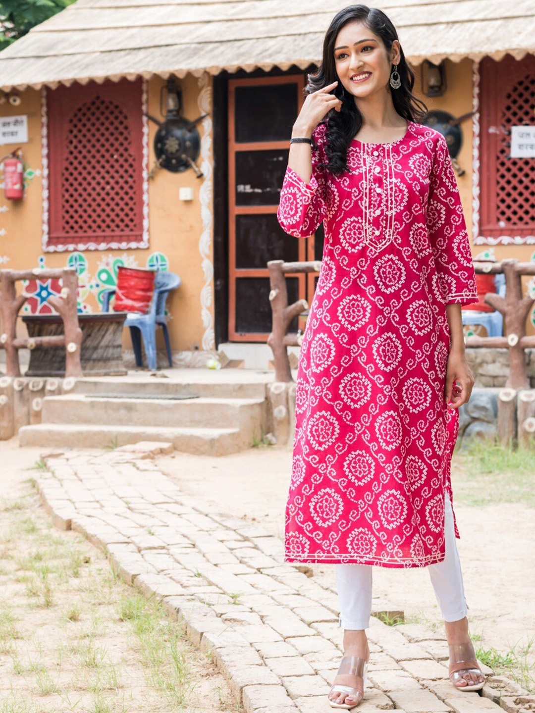 

Swasti Women Pink Geometric Checked Floral Kurta