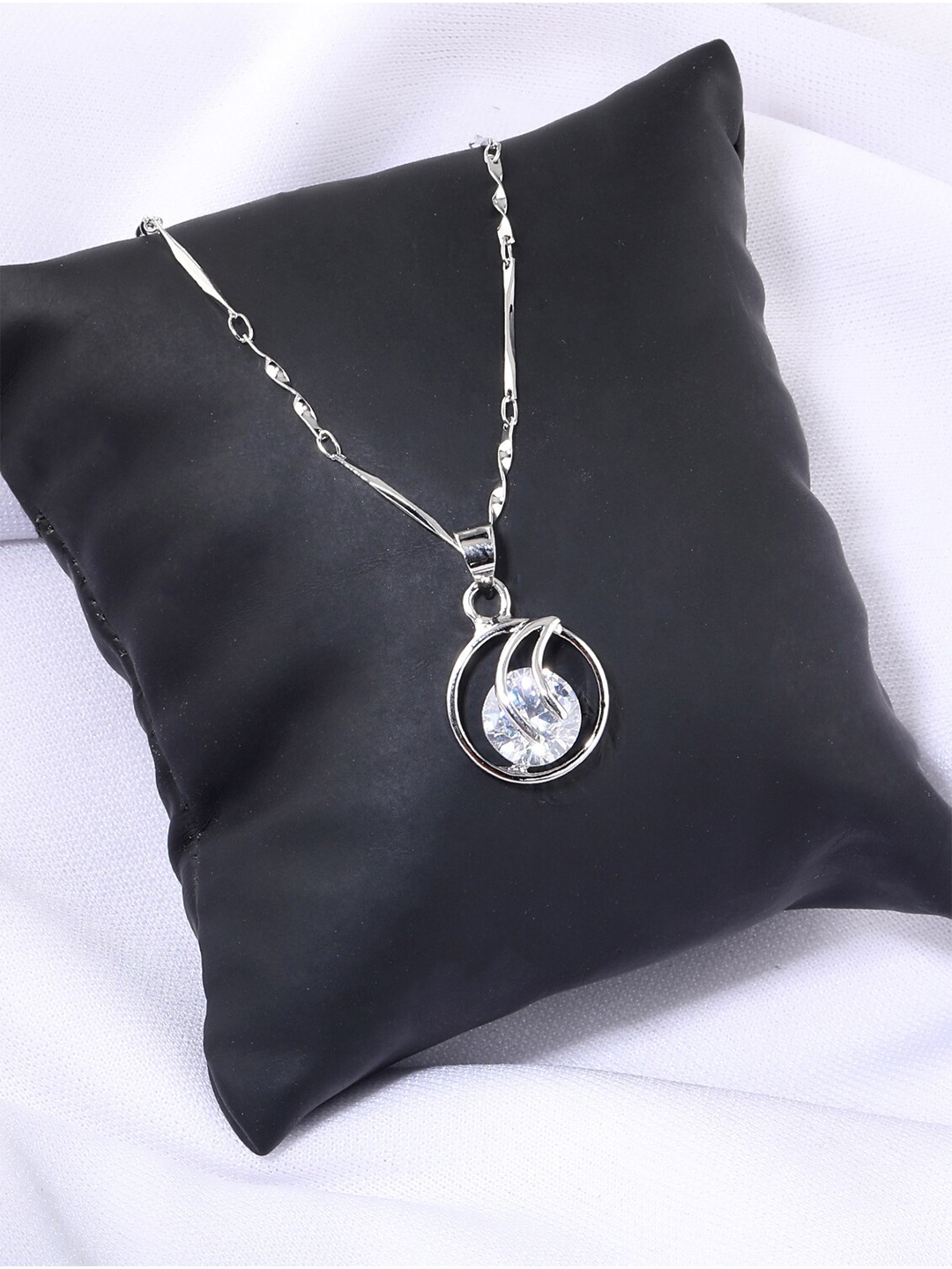 

Silver Shine Silver-Plated American Diamond Chain