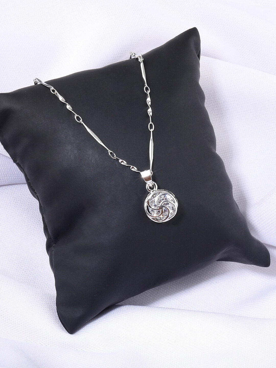 

Silver Shine Silver-Plated American Diamond Chain