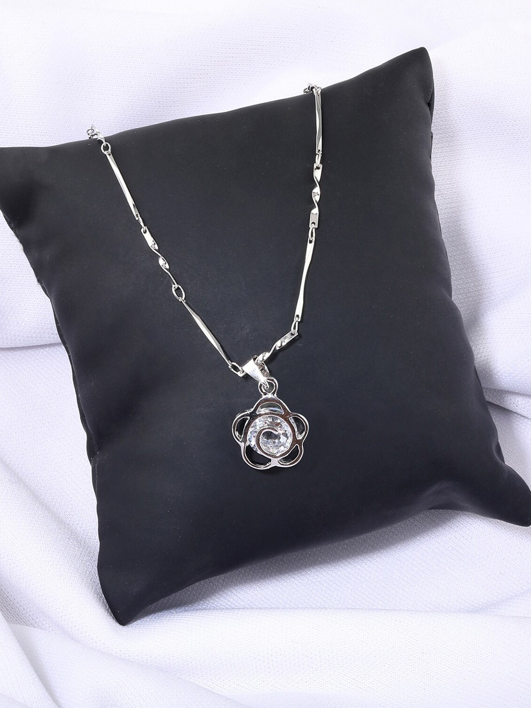 

Silver Shine Silver-Plated American Diamond Chain