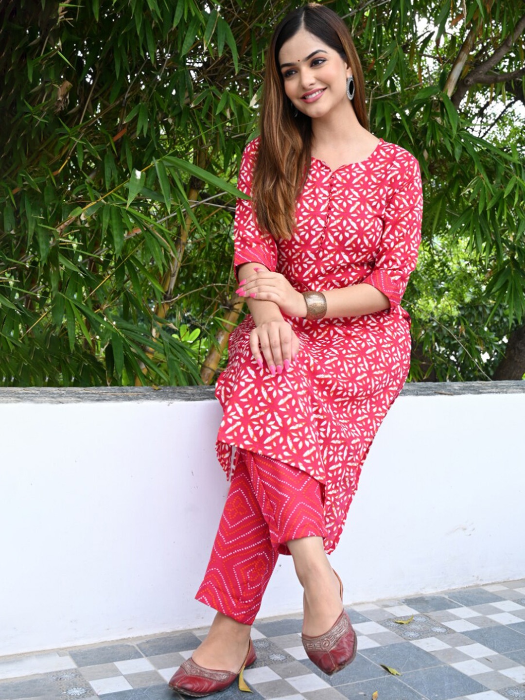 

Kalini Women Floral Printed Kurta with Trousers, Pink