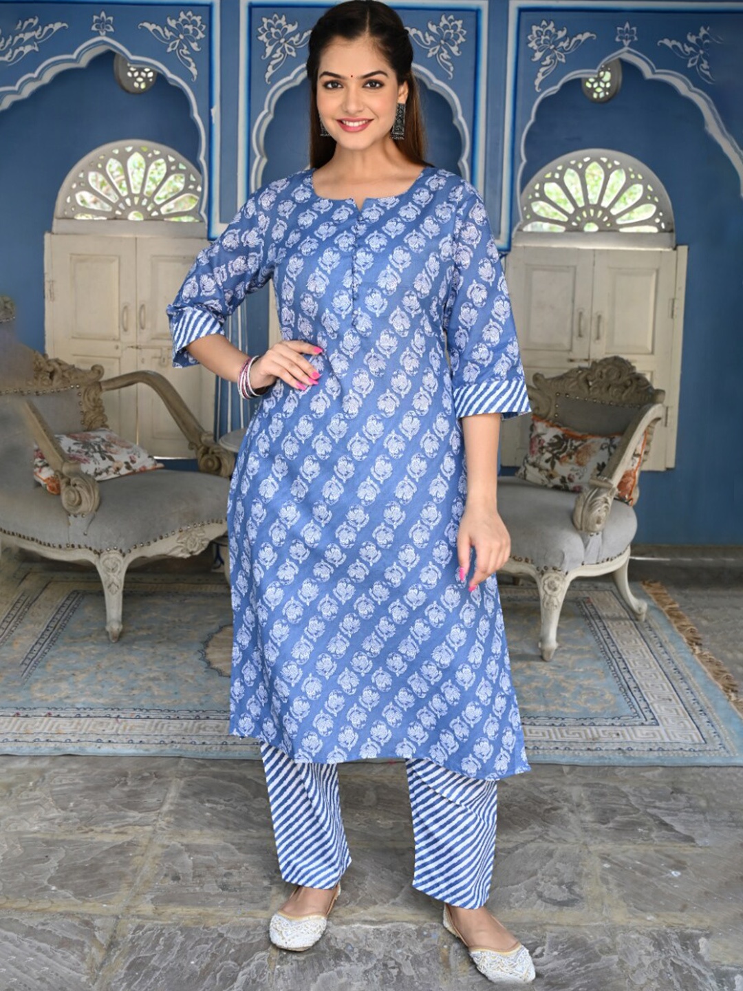 

Kalini Women Floral Printed Kurta with Trousers, Blue