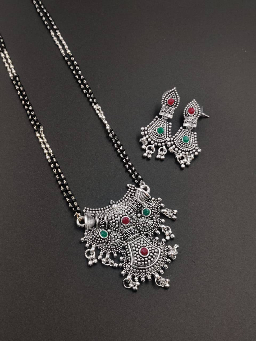 

LAFORWORD Silver-Plated Stone-Studded & Beaded Jewellery Set