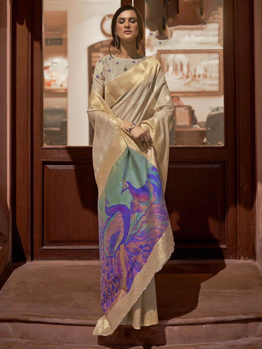 

Mitera Cream-Coloured & Purple Ethnic Motifs Zari Silk Blend Banarasi Saree