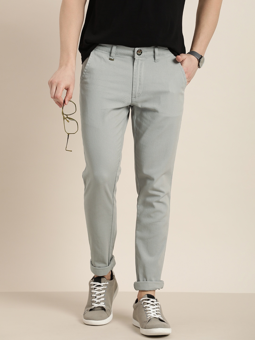 

INVICTUS Men Solid Slim Fit Mid-Rise Trousers, Grey